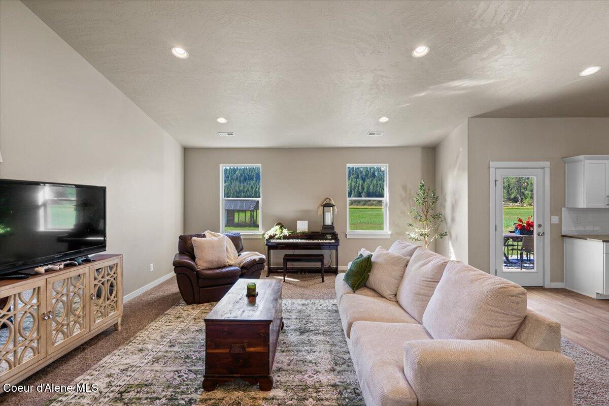1974 Kelso Lake Road Athol, ID 83801 - Photo 16 of 55 16-Living Room