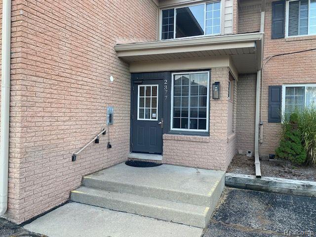 2377 Walton Boulevard, Unit 12 Rochester Hills, MI 48309 - Photo 2 of 23