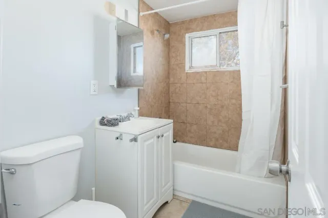 $2,100 | 532 North 1st Street, El Cajon, CA 92021