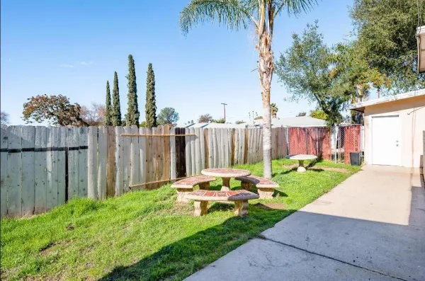 $2,100 | 532 North 1st Street, El Cajon, CA 92021