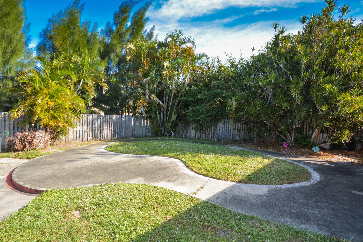3550 Kirk Road Palm Springs, FL 33461 - Photo 14 of 32 Patio - Yard