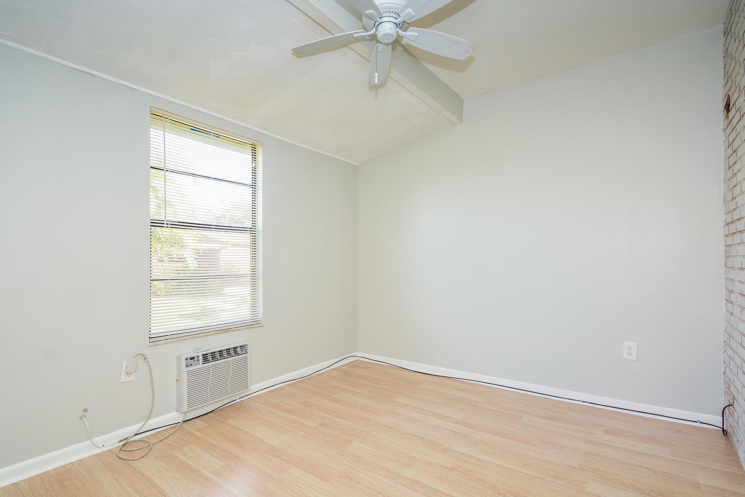 3550 Kirk Road Palm Springs, FL 33461 - Photo 26 of 32 Living Room Unit