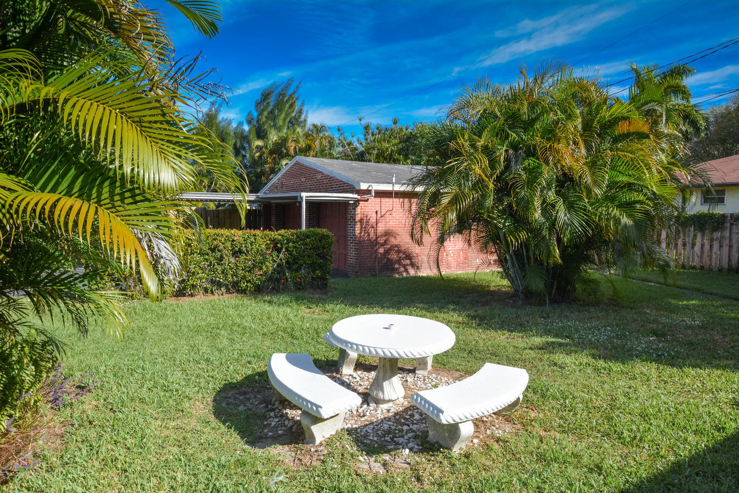 3550 Kirk Road Palm Springs, FL 33461 - Photo 29 of 32 Side Yard for Units
