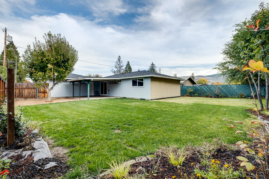 2358 Roberts Road Medford, OR 97504 - Photo 22 of 26 2358 Roberts-26