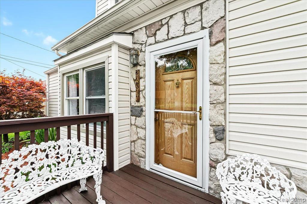 23377 Cunningham Avenue Warren, MI 48091 - Photo 5 of 32