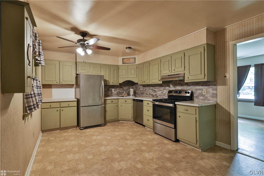 1034 Pine Tree Drive Slatington, PA 18080 - Photo 14 of 46 a kitchen with a refrigerator a sink and dishwasher
