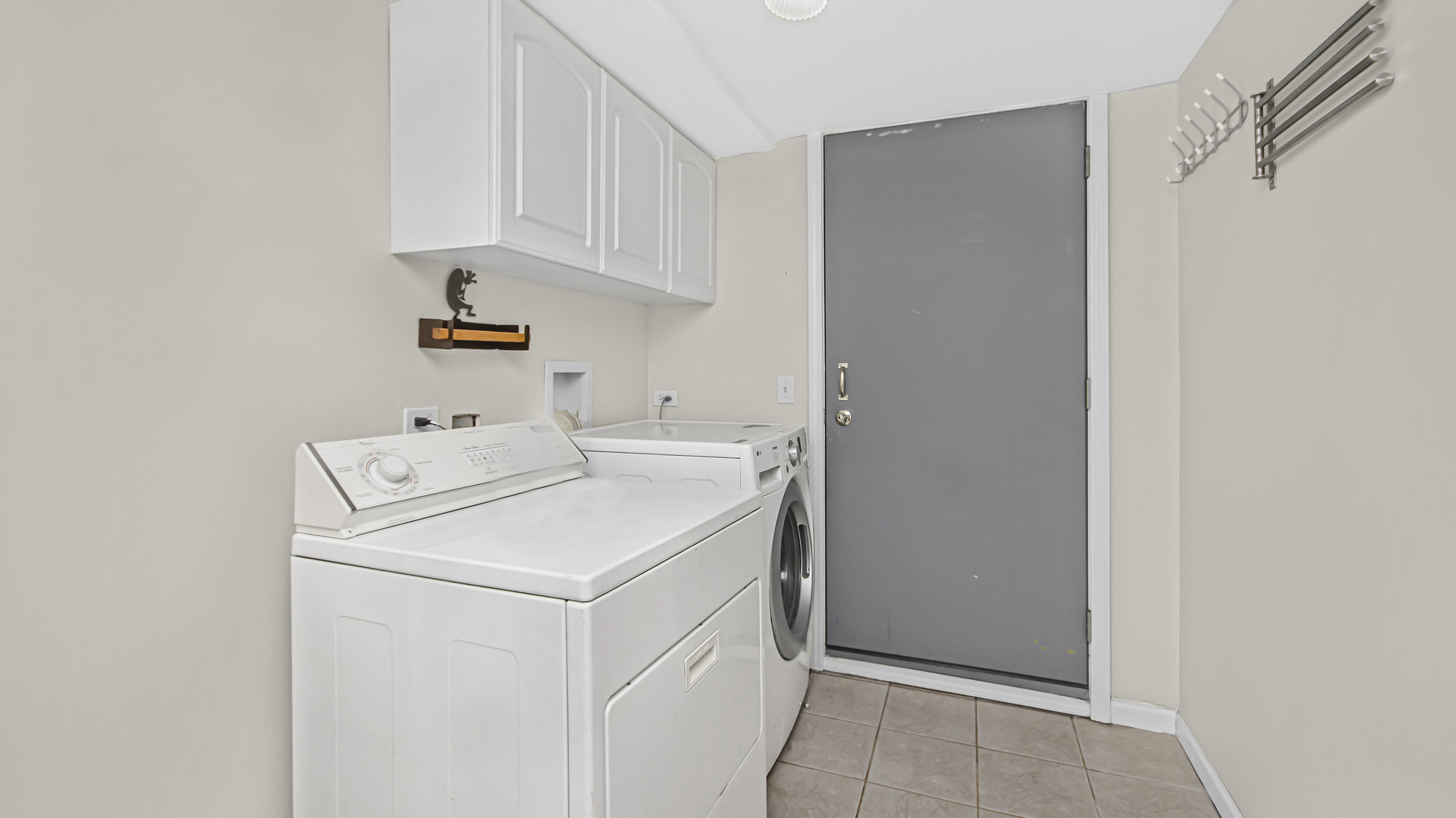 1622 Dempster Street Evanston, IL 60202 - Photo 18 of 21 a utility room with dryer and washer
