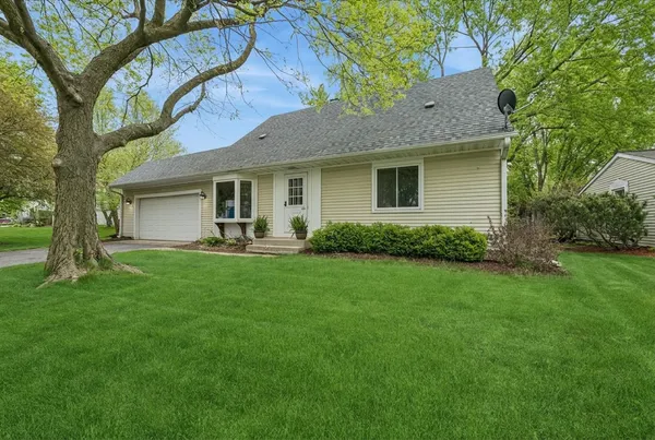 $399,000 | 39 Boxwood Lane, Cary, IL 60013