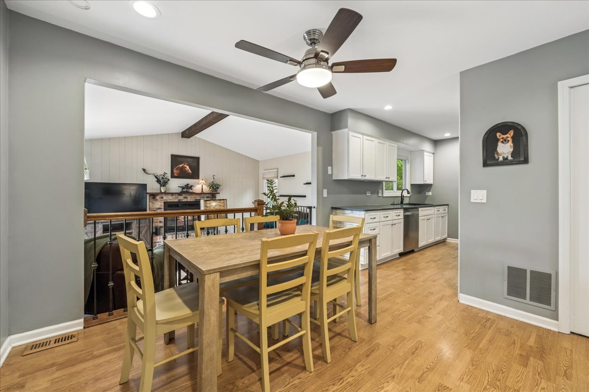 39 Boxwood Lane Cary, IL 60013 - Photo 5 of 23