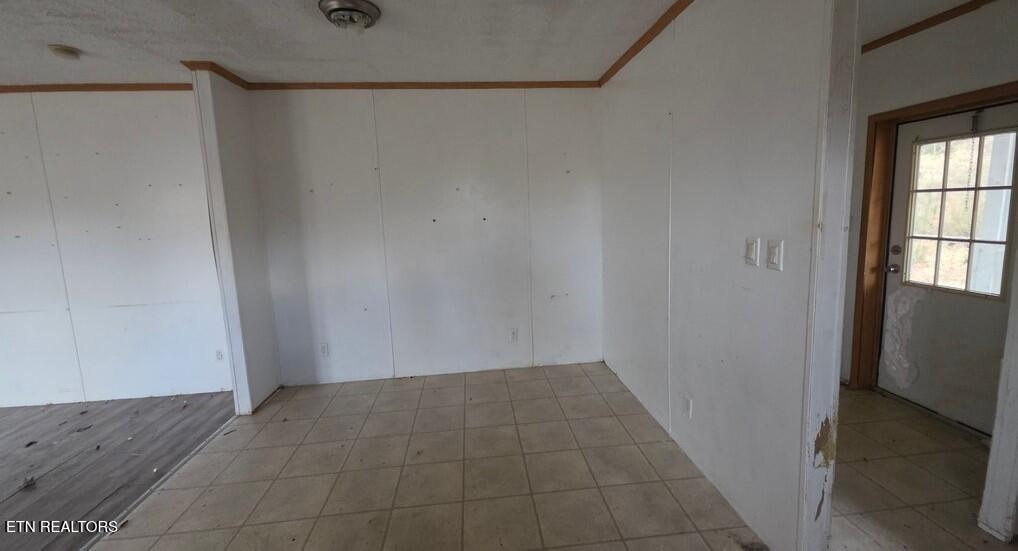 158 Batley Loop Road Clinton, TN 37716 - Photo 4 of 8 Dining area 02-09-2026
