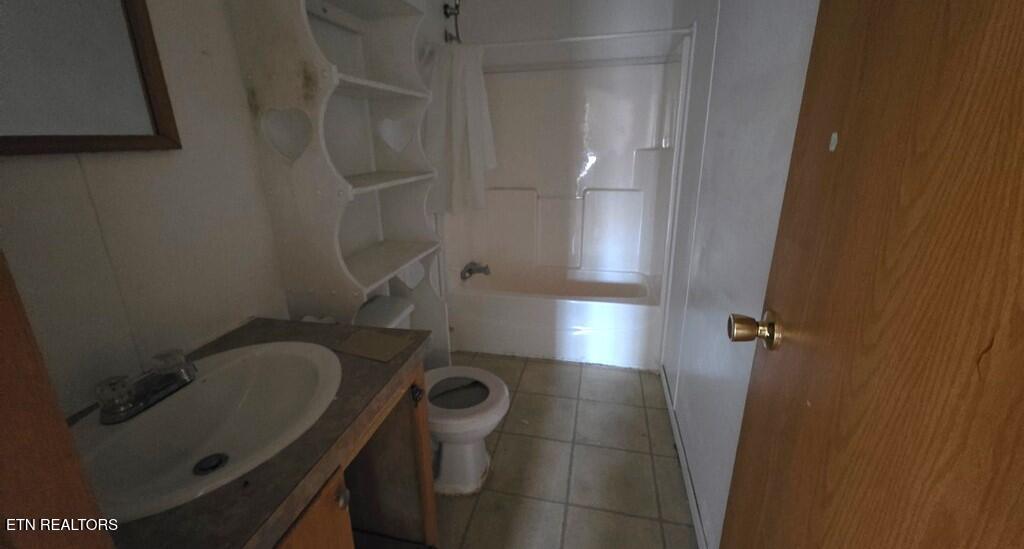 158 Batley Loop Road Clinton, TN 37716 - Photo 8 of 8 Hall Bathroom