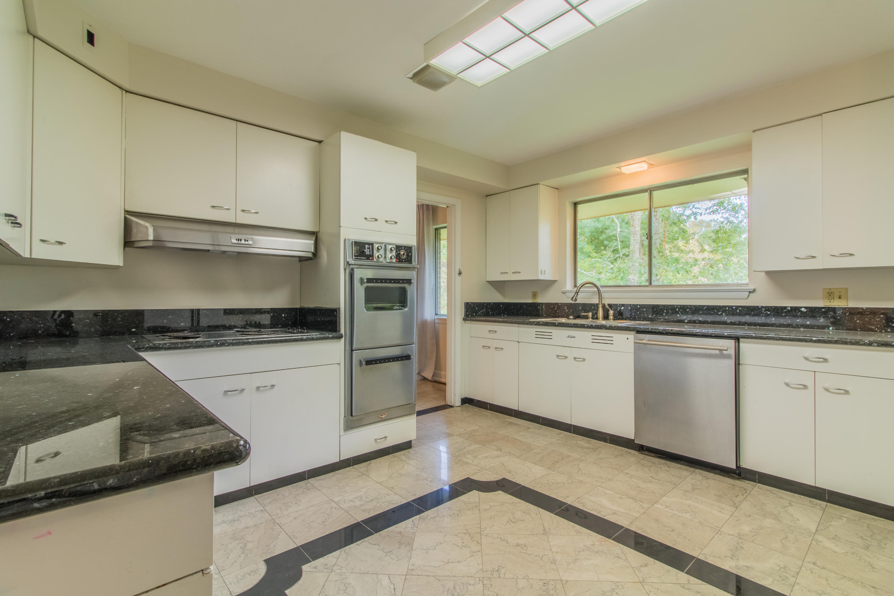 1305 Peter Pan Road Lookout Mountain, GA 30750 - Photo 2 of 30 Spacious Kitchen
