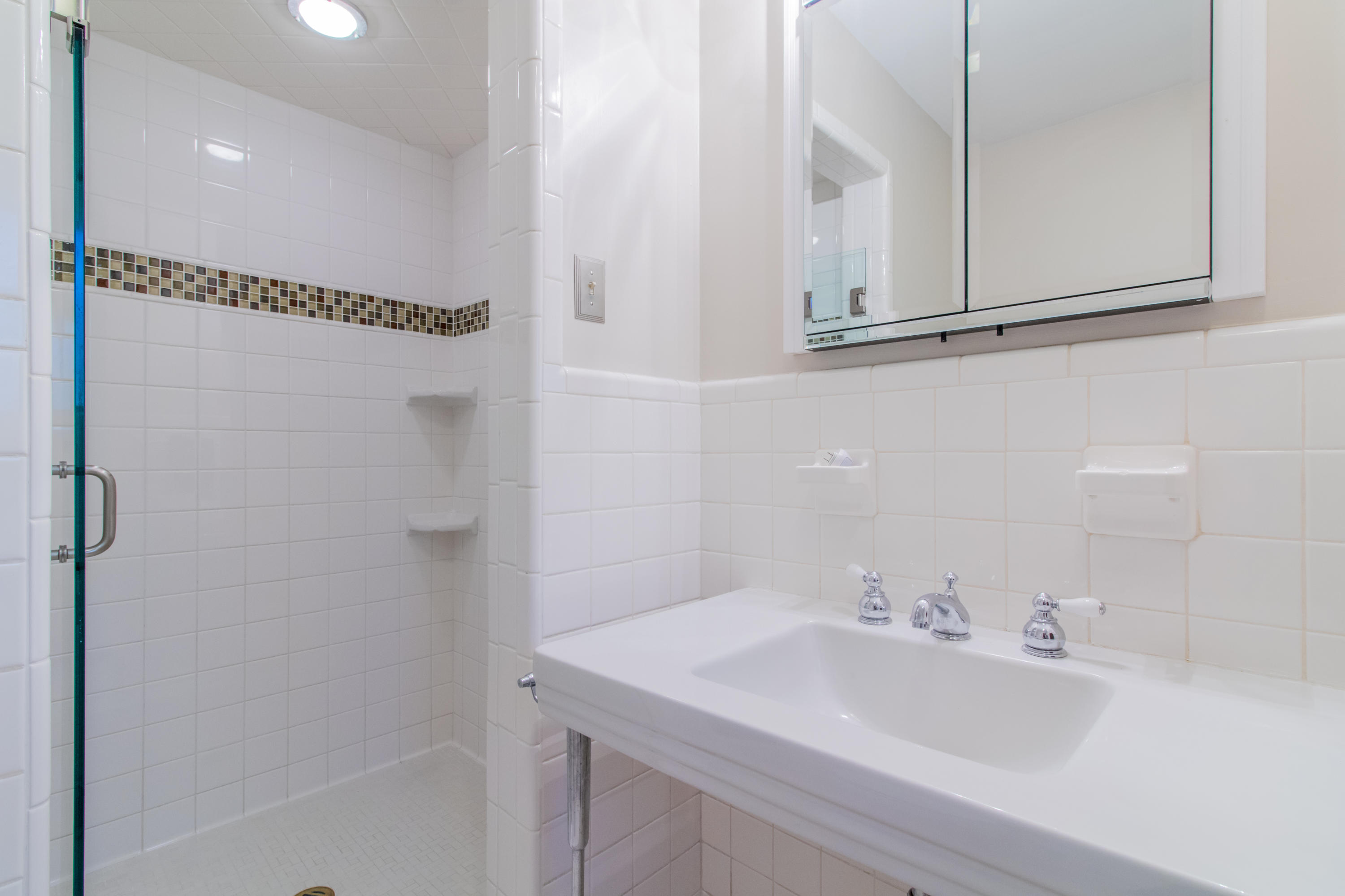 1305 Peter Pan Road Lookout Mountain, GA 30750 - Photo 13 of 30 Master Bath
