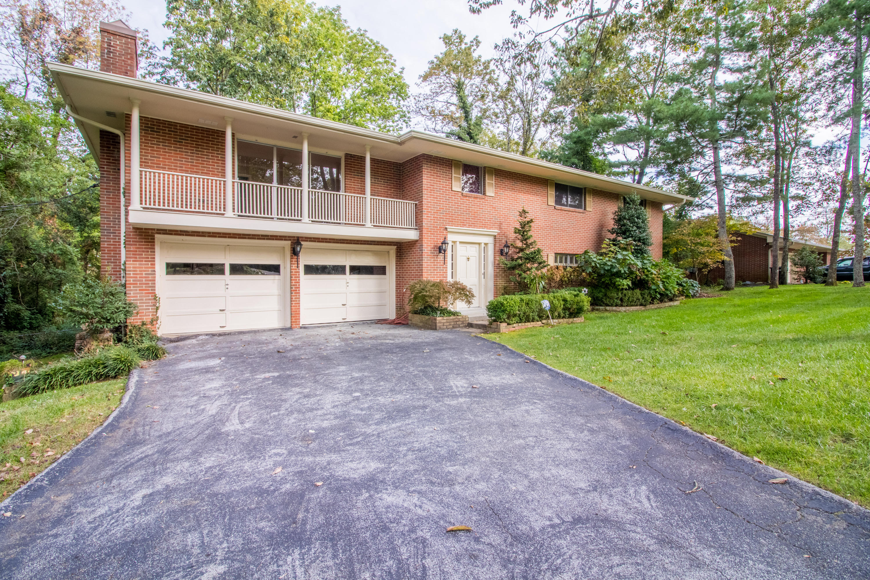 1305 Peter Pan Road Lookout Mountain, GA 30750 - Photo 14 of 30 Attached 2 Car Garage