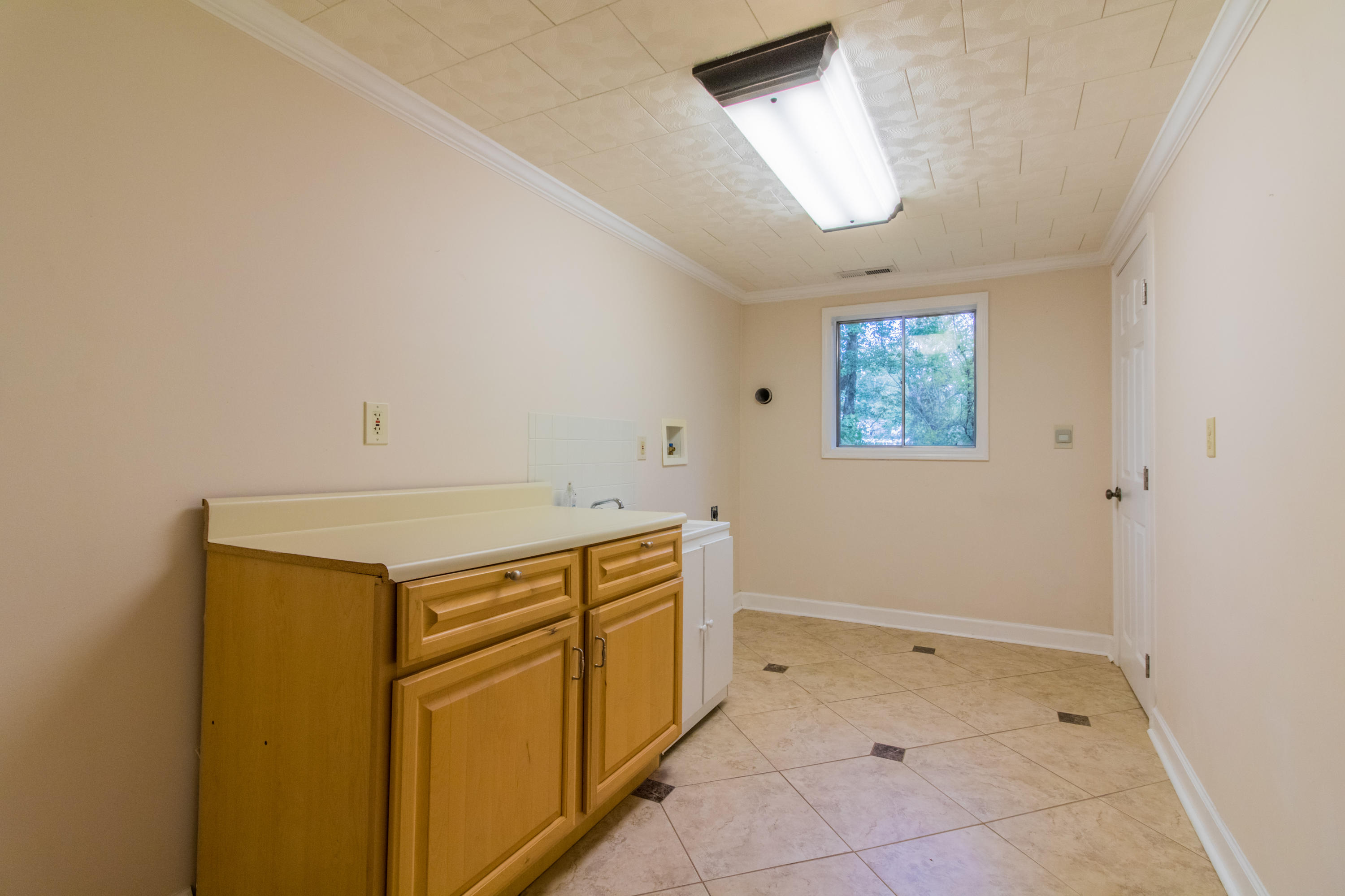 1305 Peter Pan Road Lookout Mountain, GA 30750 - Photo 20 of 30 Laundry Room