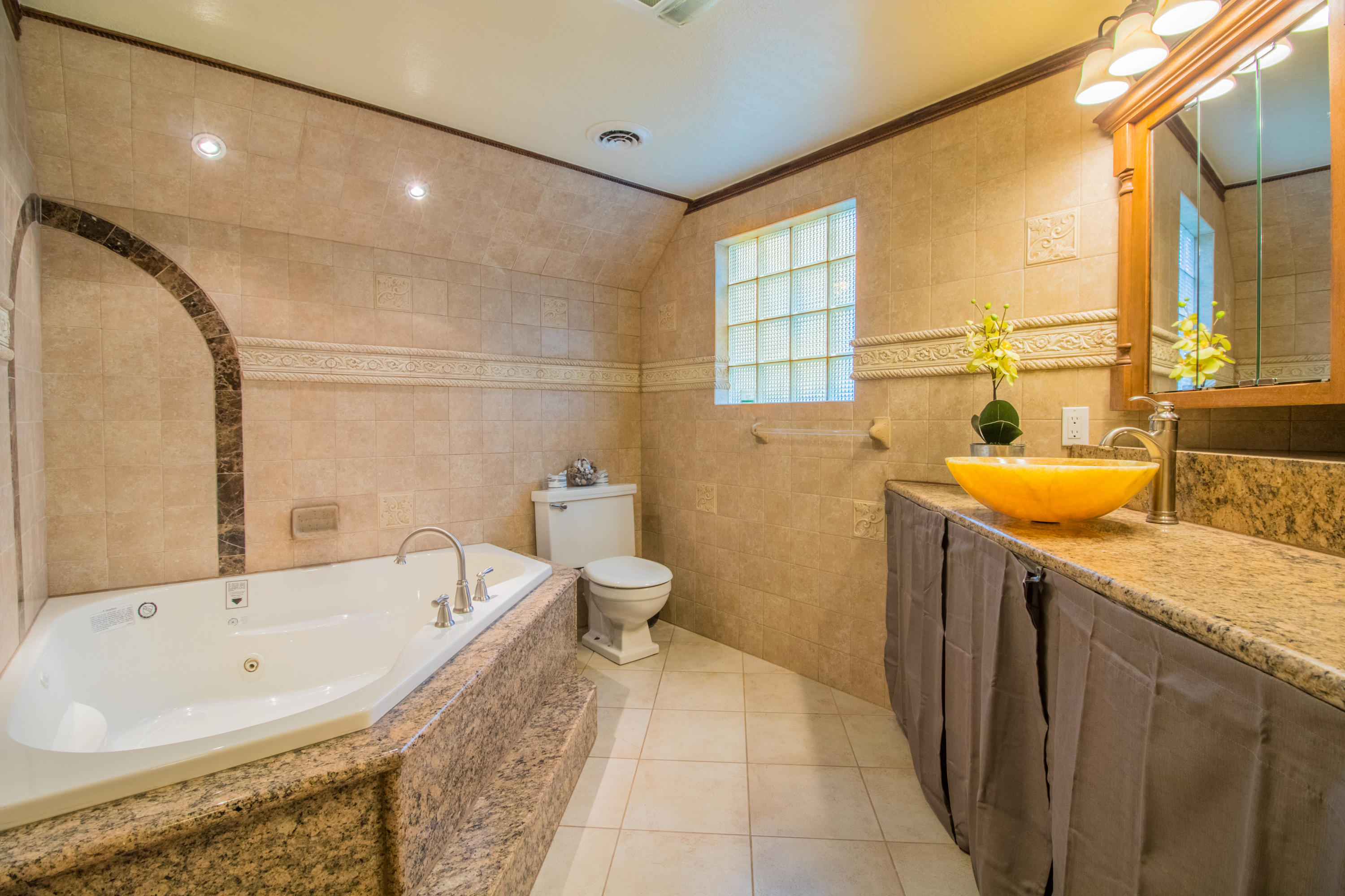 1305 Peter Pan Road Lookout Mountain, GA 30750 - Photo 5 of 30 Elegant Full Bath