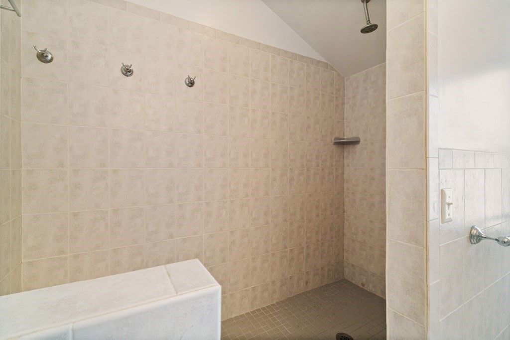 136 Oliver Road Newton, MA 02468 - Photo 17 of 38 Gallery Image 17