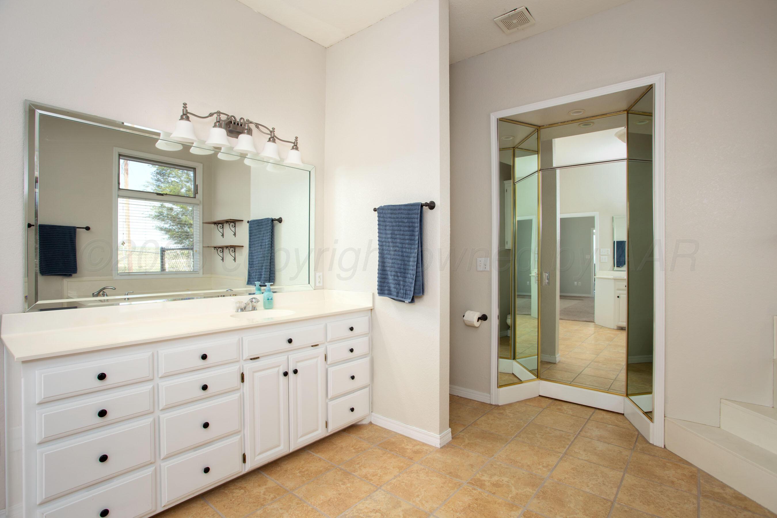 70 Stonebridge Gate Road Amarillo, TX 79124 - Photo 14 of 52 Master Bath view 2