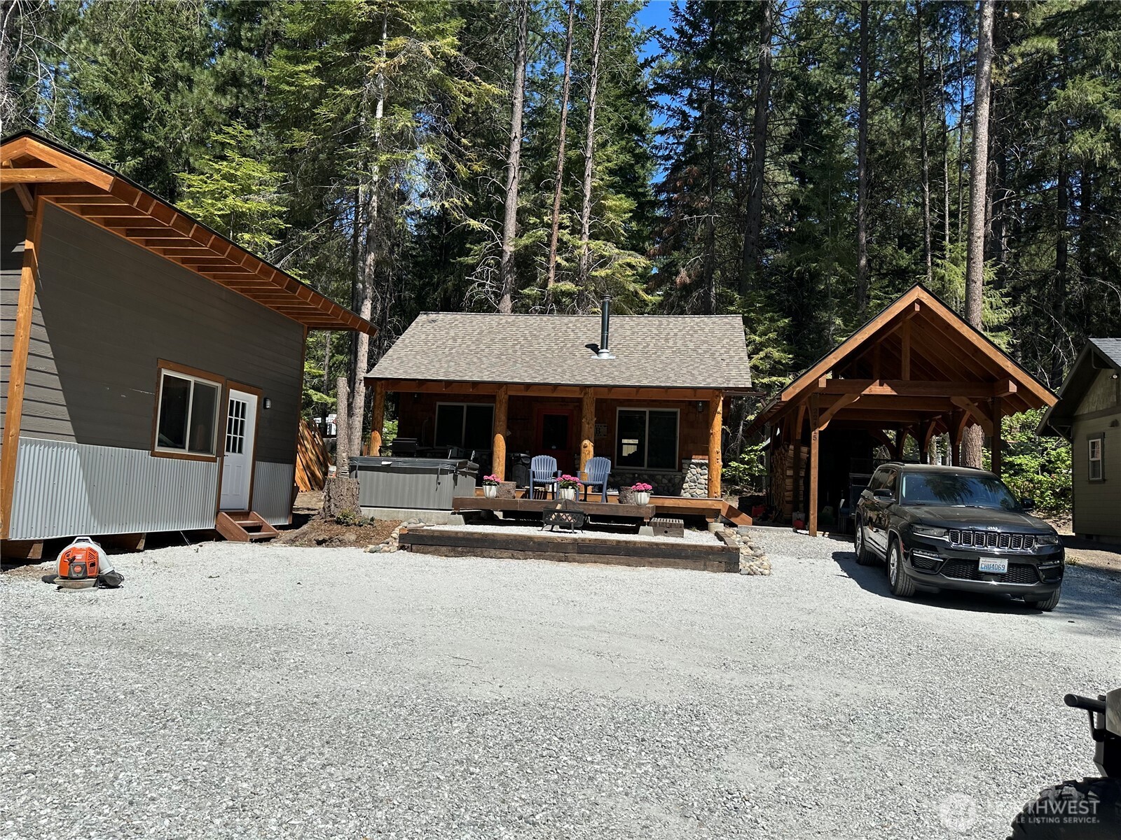 22415 Stirrup Road Leavenworth, WA 98826 - Photo 4 of 19 a view of a car park in front of house