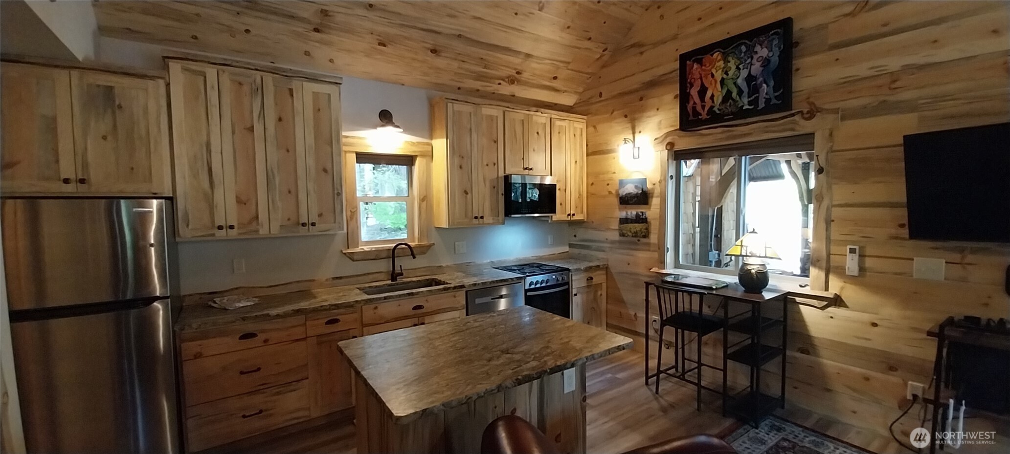 22415 Stirrup Road Leavenworth, WA 98826 - Photo 5 of 19 a kitchen with granite countertop a sink stove and refrigerator