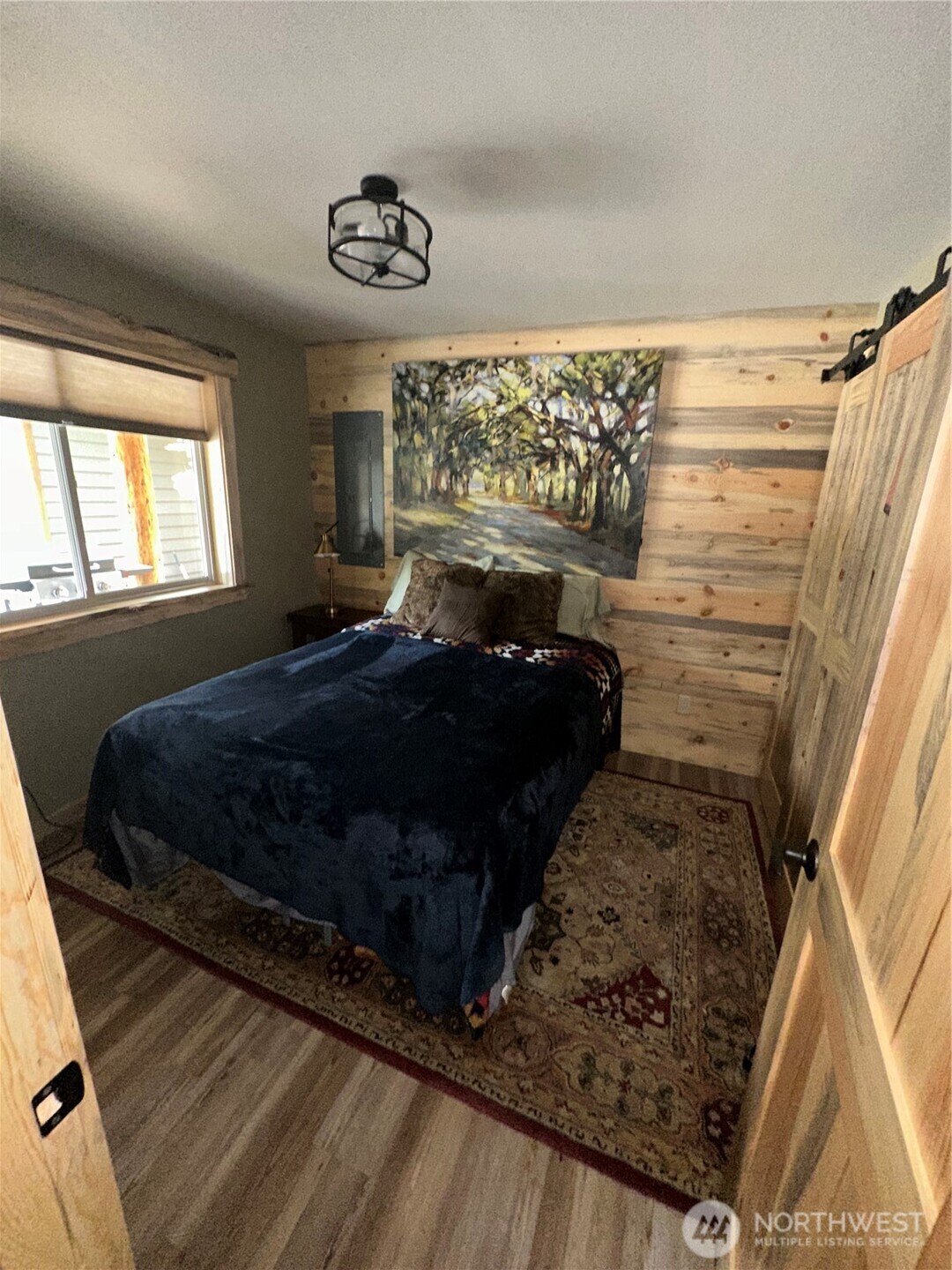 22415 Stirrup Road Leavenworth, WA 98826 - Photo 9 of 19 a bedroom with a bed and a window