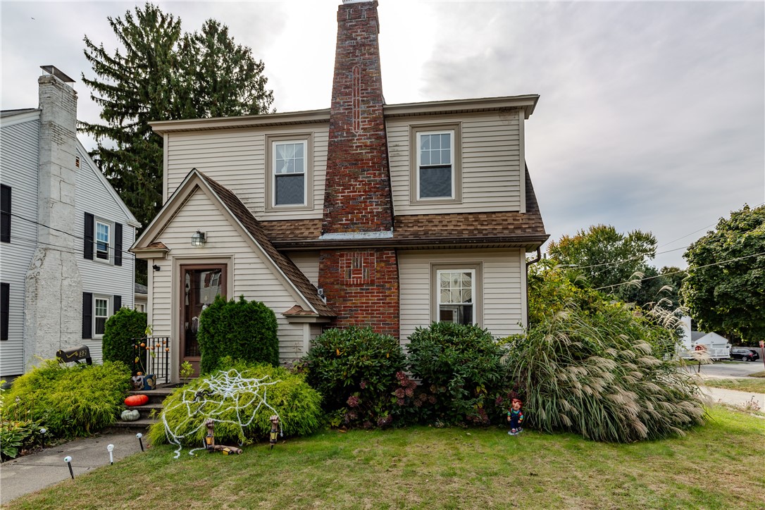 32 Lockmere Road Cranston, RI 02910 - Photo 3 of 38