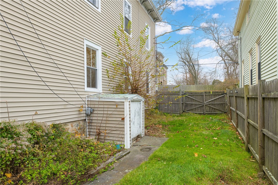 427 Spring Street, Unit 1 Newport, RI 02840 - Photo 15 of 16 Side yard and bulkhead access