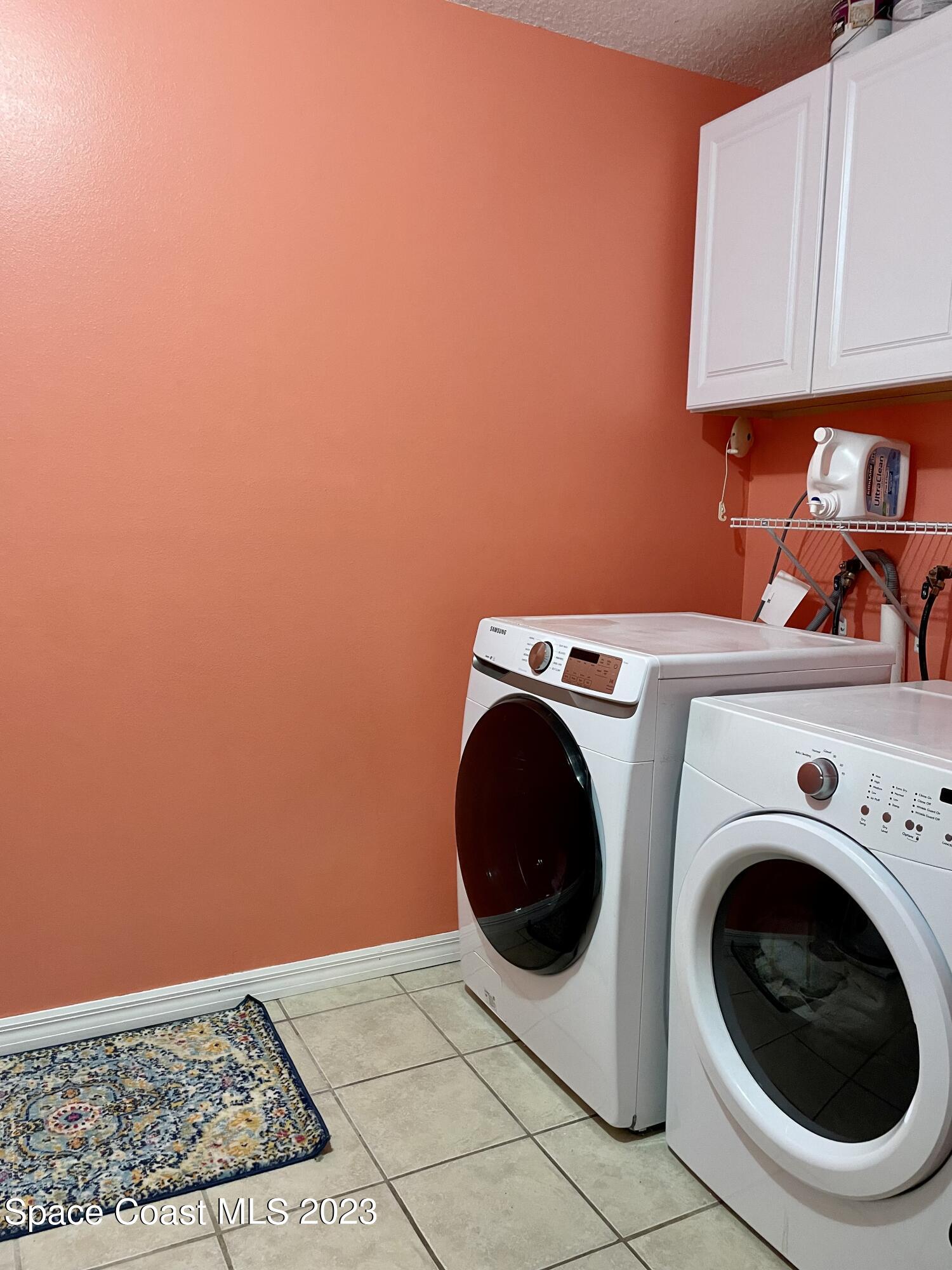 255 Lee Road Melbourne, FL 32904 - Photo 13 of 20 a utility room with dryer and washer