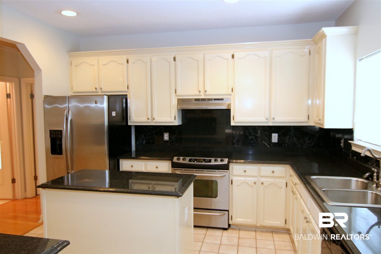 220 Tracy Circle Daphne, AL 36526 - Photo 8 of 20 Kitchen