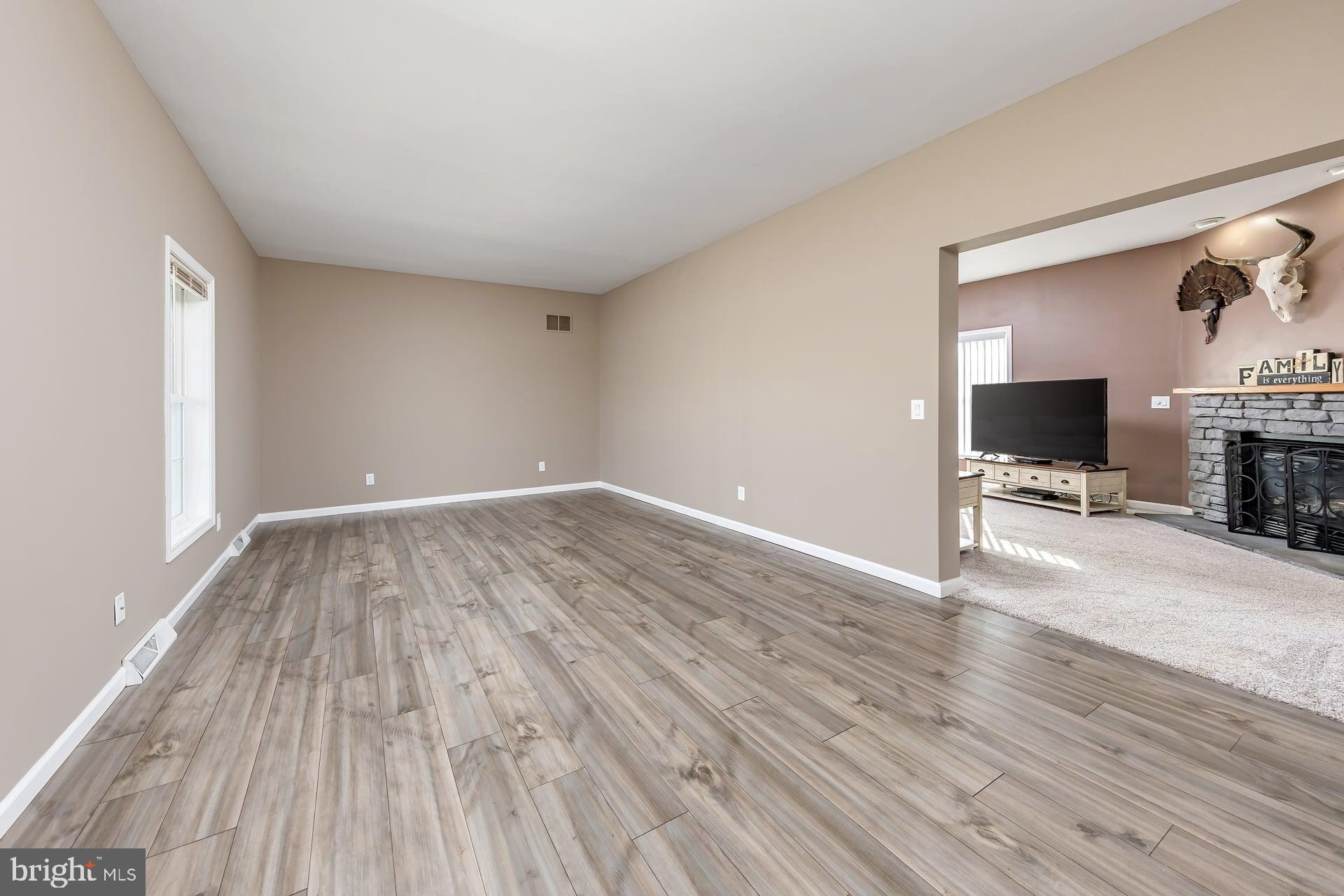 29 Three Bridge Road Monroeville, NJ 08343 - Photo 7 of 56 Living Room