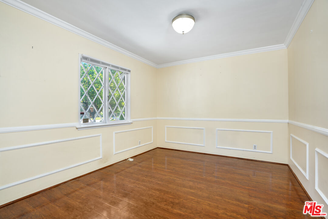 12334 Moorpark Street Studio City, CA 91604 - Photo 11 of 33 a view of an empty walk in closet