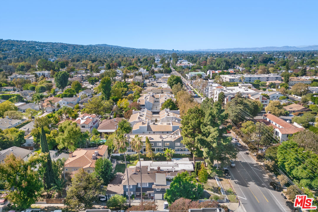 12334 Moorpark Street Studio City, CA 91604 - Photo 19 of 33 an aerial view of multiple house