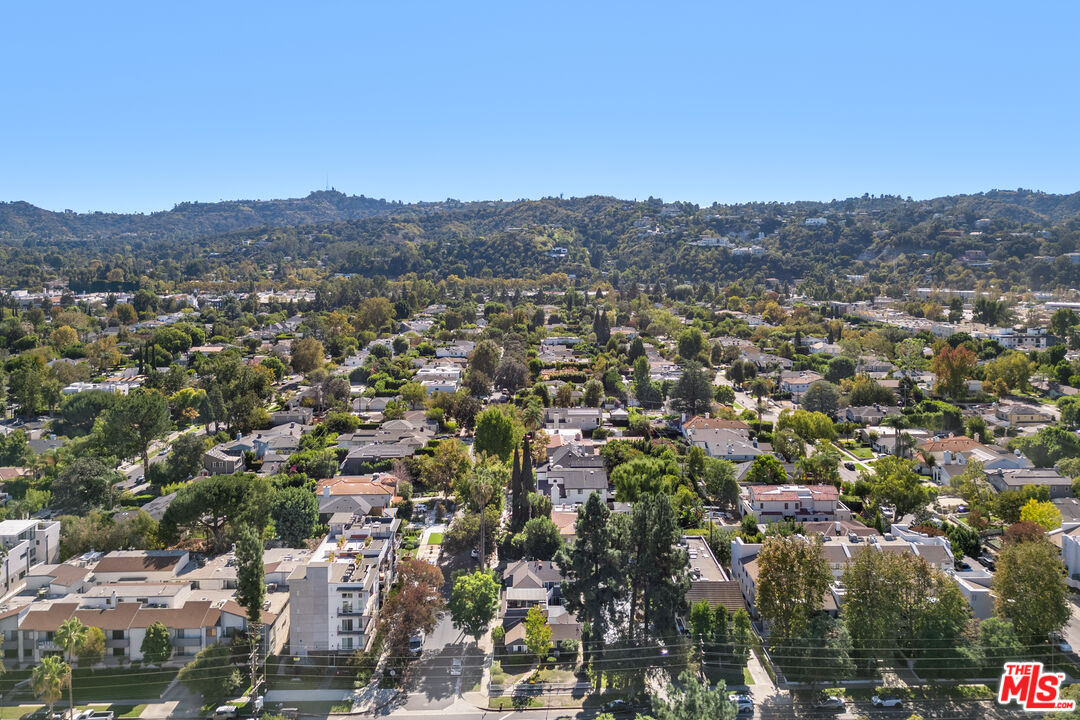 12334 Moorpark Street Studio City, CA 91604 - Photo 23 of 33 an aerial view of residential house and green space