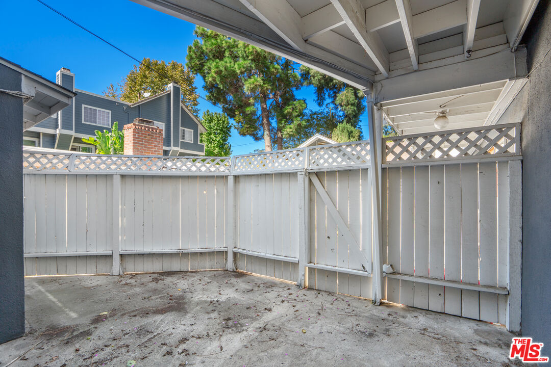 12334 Moorpark Street Studio City, CA 91604 - Photo 10 of 33 a backyard of a house