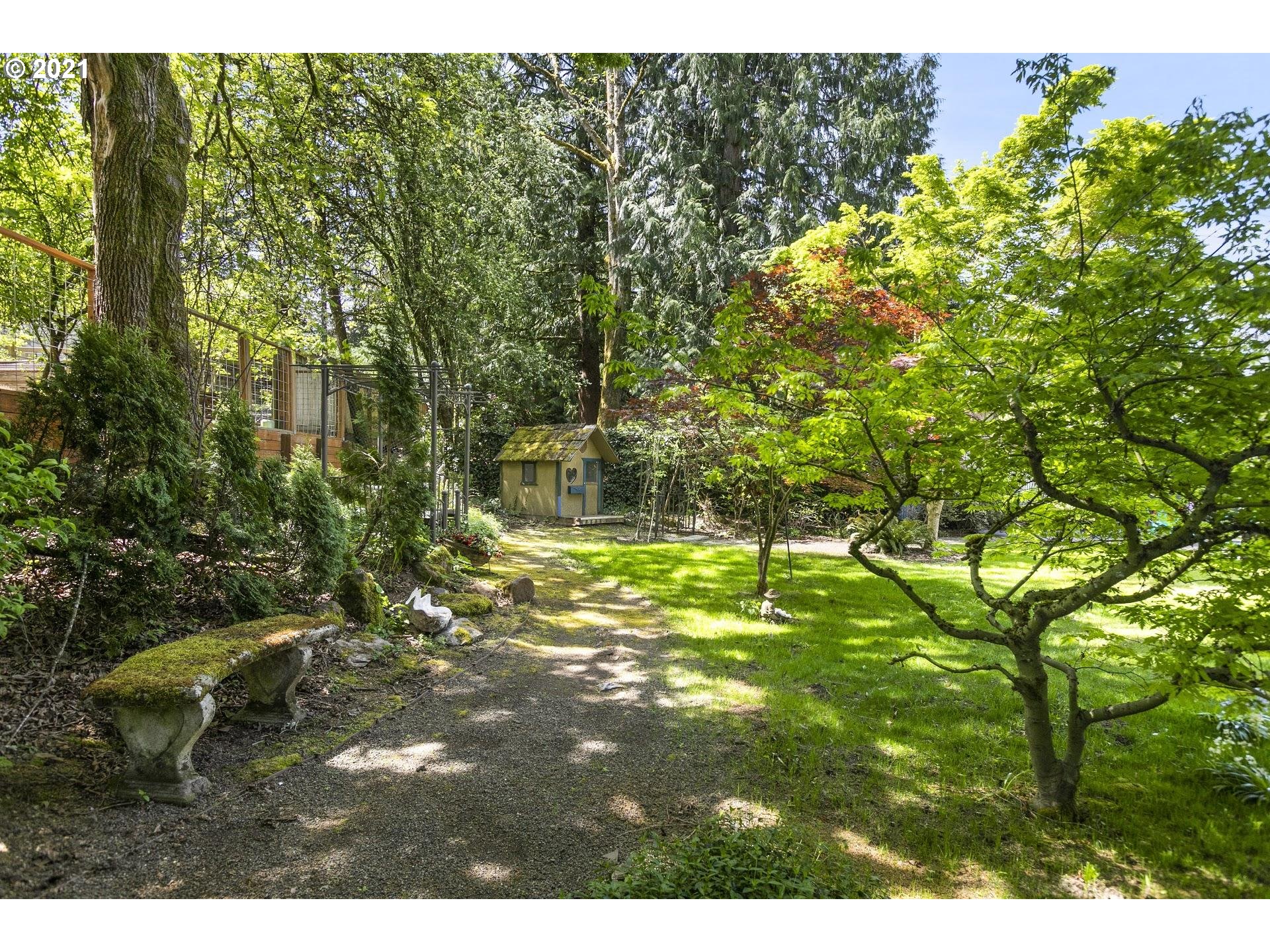 1982 Wembley Park Road Lake Oswego, OR 97034 - Photo 23 of 32 Gallery Image 23