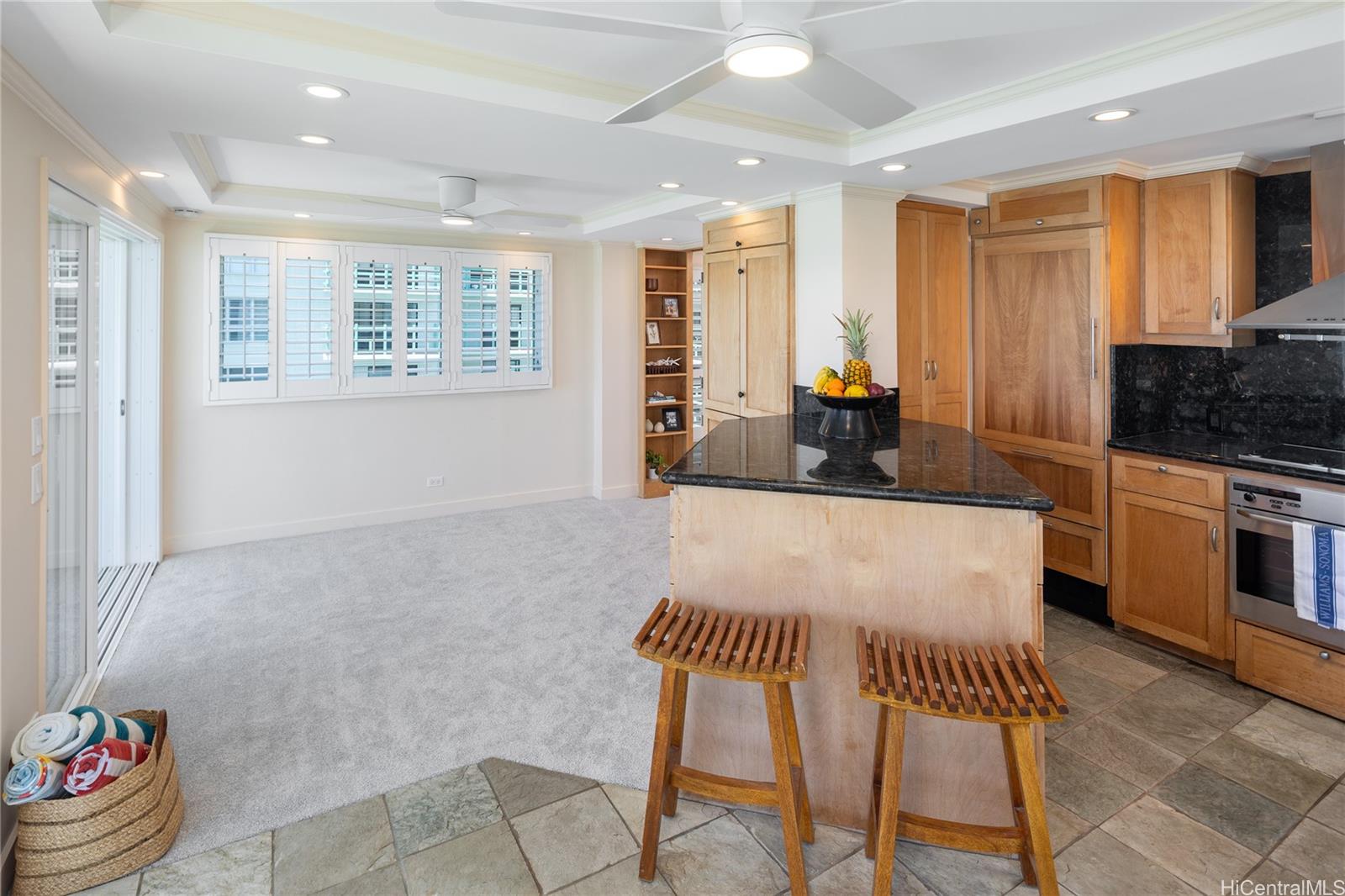 2957 Kalakaua Avenue, Unit 418 Honolulu, HI 96815 - Photo 4 of 25 a living room with furniture and a window