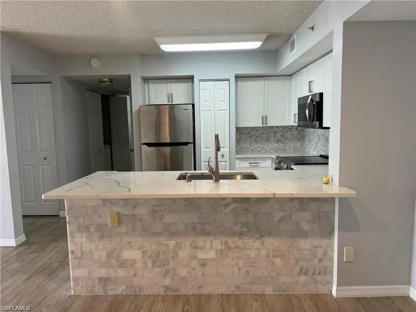 $2,250 | 1210 Wildwood Lakes Boulevard, Unit 206, Naples, FL 34104