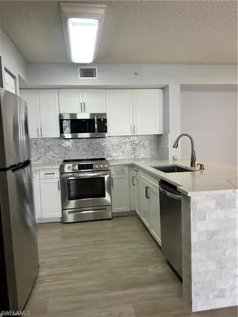 $2,250 | 1210 Wildwood Lakes Boulevard, Unit 206, Naples, FL 34104