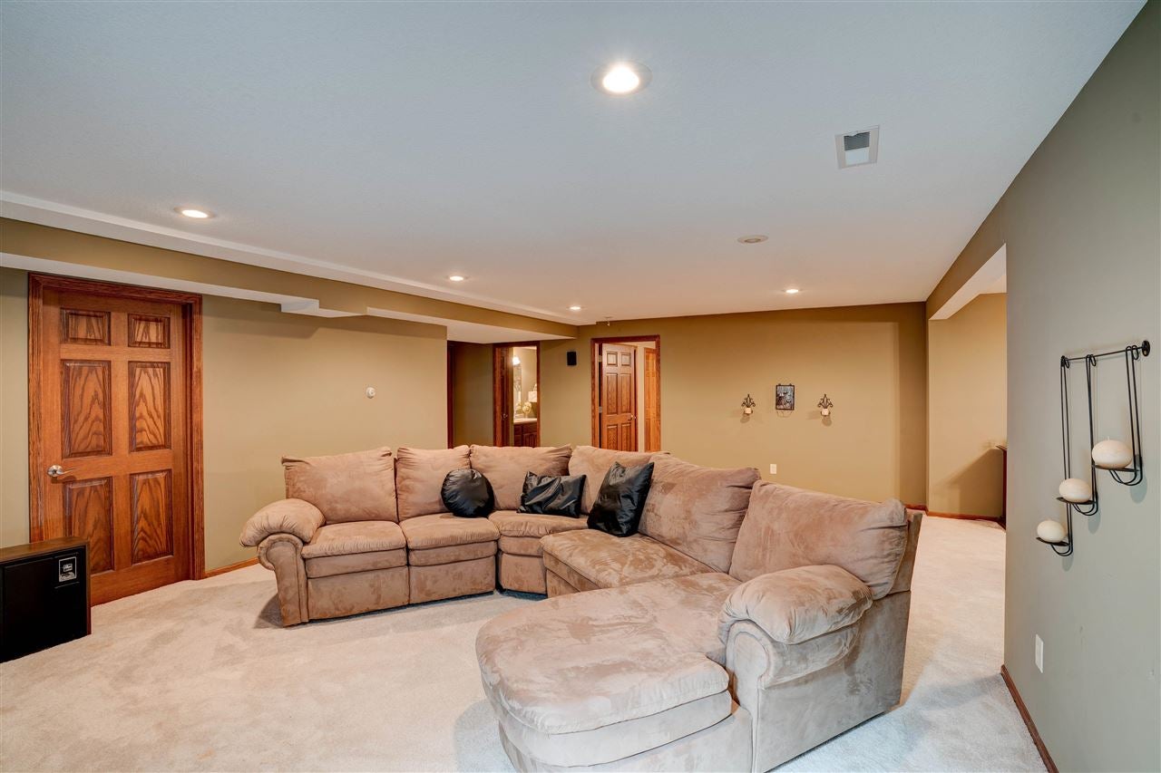 1495 Ridgeview Avenue West Liberty, IA 52776 - Photo 32 of 48 Gallery Image 32