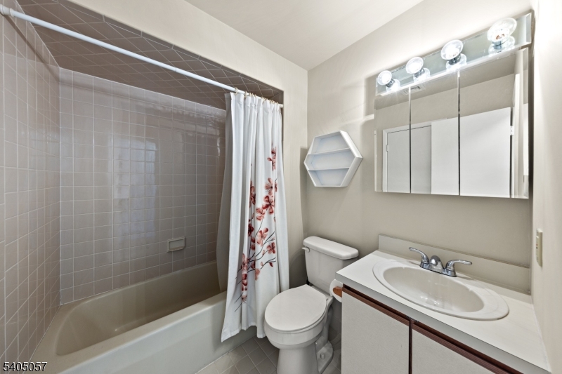 1 Baltusrol, Unit 2 Vernon, NJ 07462 - Photo 7 of 37