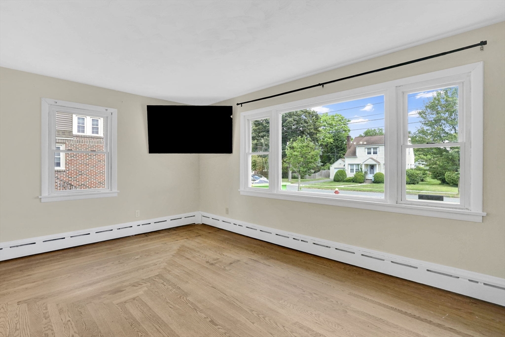 53 Ellerton Street Chicopee, MA 01020 - Photo 7 of 35
