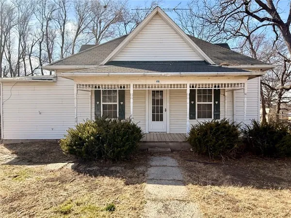 $39,900 | 416 South 5th Street, Hopkins, MO 64461