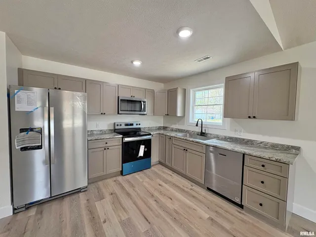 $199,990 | 209 Madison Street, Cambria, IL 62918