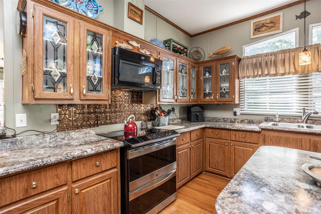 41 Thompson Road Gainesville, TX 76240 - Photo 11 of 40