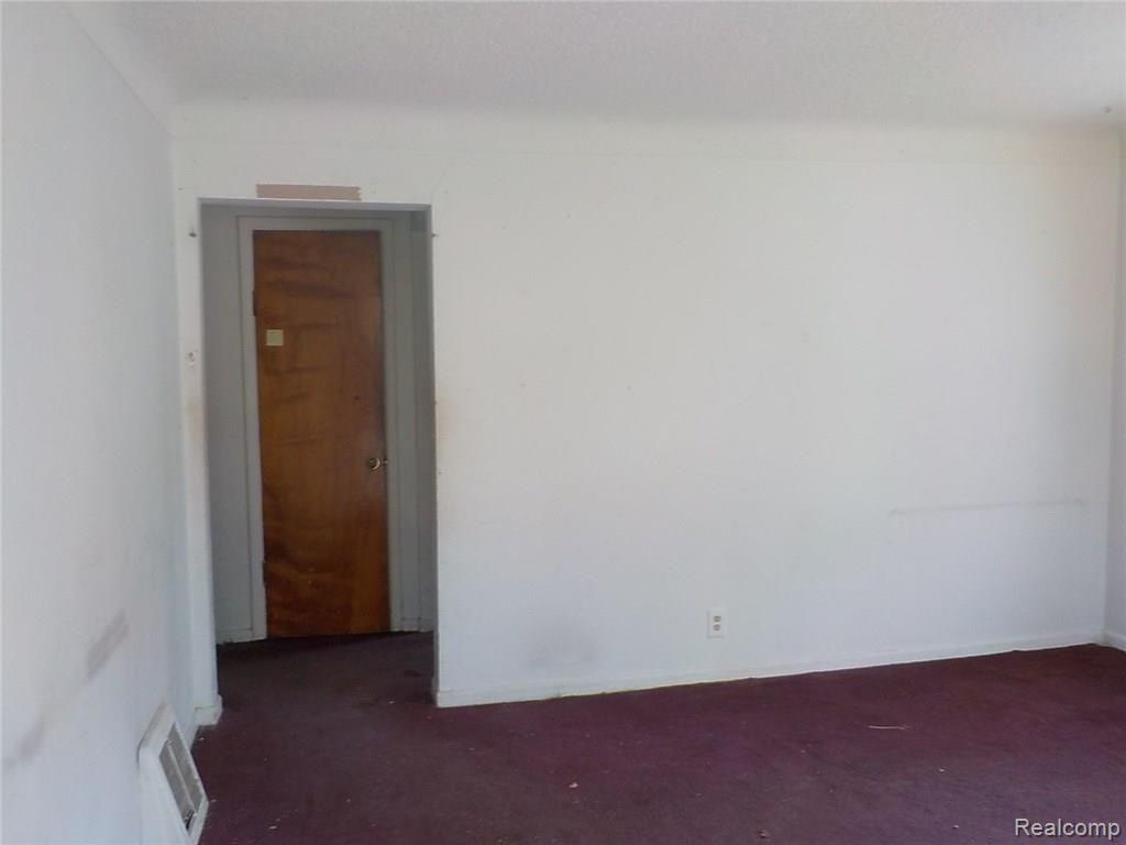4117 Pengelly Road Flint, MI 48507 - Photo 4 of 14 DSCN8138.JPG