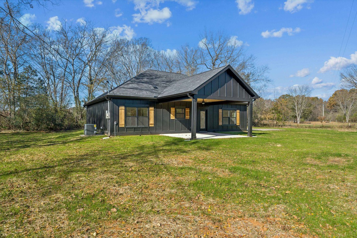 3666 Clark Road Lewisburg, TN 37091 - Photo 20 of 21 a front view of a house with a yard