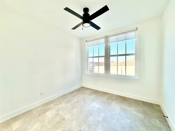 $2,100 | 2102 Mechanic Street, Unit 302, Galveston, TX 77550