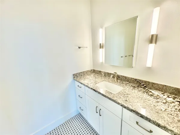 $2,100 | 2102 Mechanic Street, Unit 302, Galveston, TX 77550