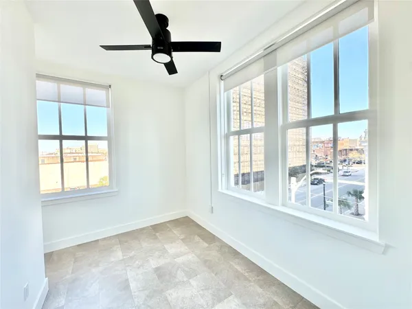 $2,100 | 2102 Mechanic Street, Unit 302, Galveston, TX 77550