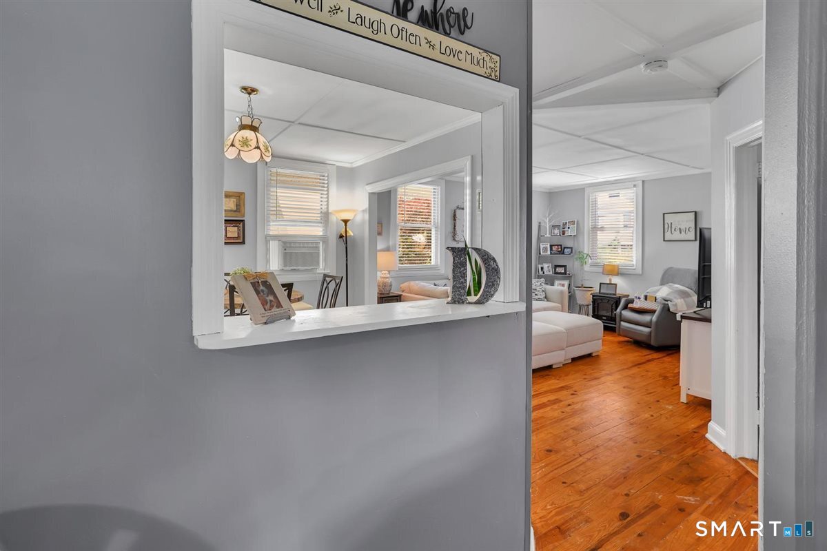 4 Crown Street Middletown, CT 06457 - Photo 6 of 29